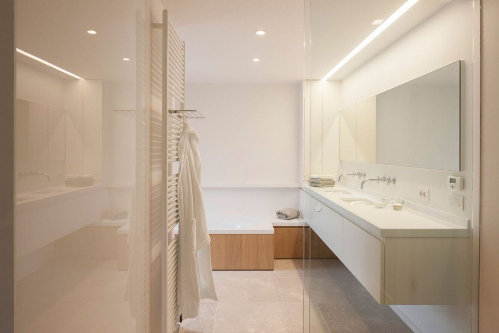 Точечное освещение в ванной комнате должно иметь повышенную влагозащиту